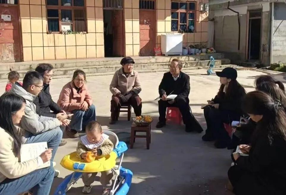 高忠明：當(dāng)好彝寨法治引路人