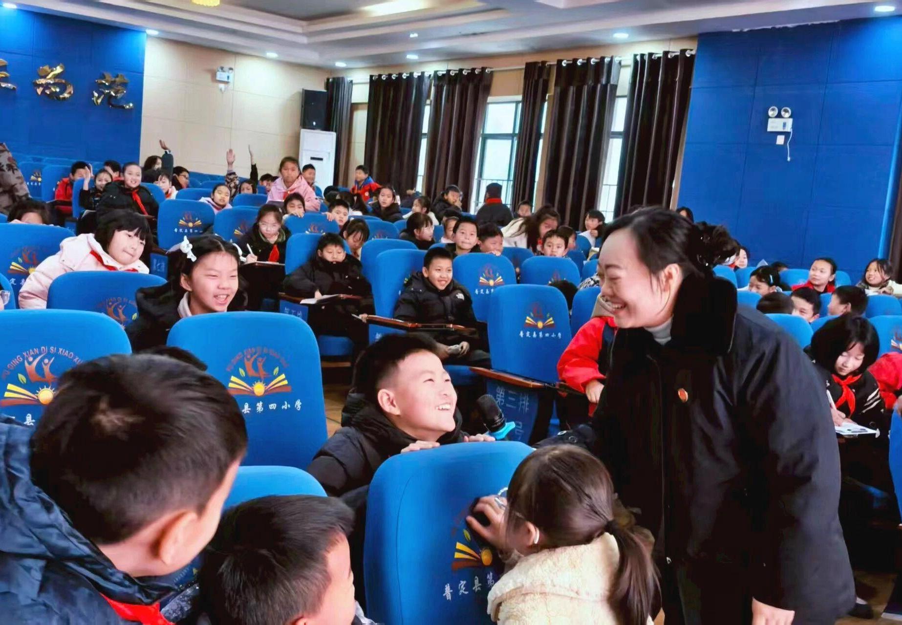 貴州普定檢察法治副校長進(jìn)校園 筑牢反欺凌法治防線