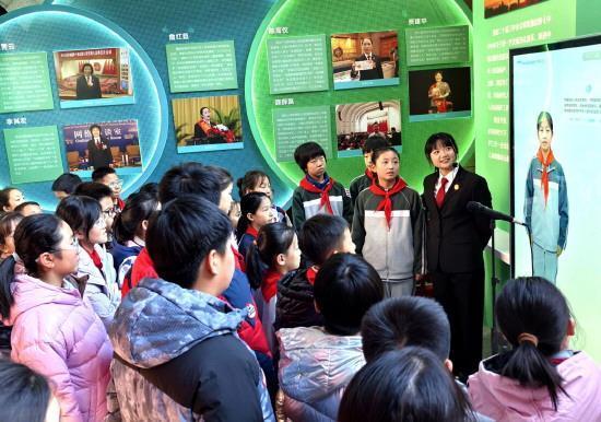 AI“法治小伙伴”就在學(xué)生身邊