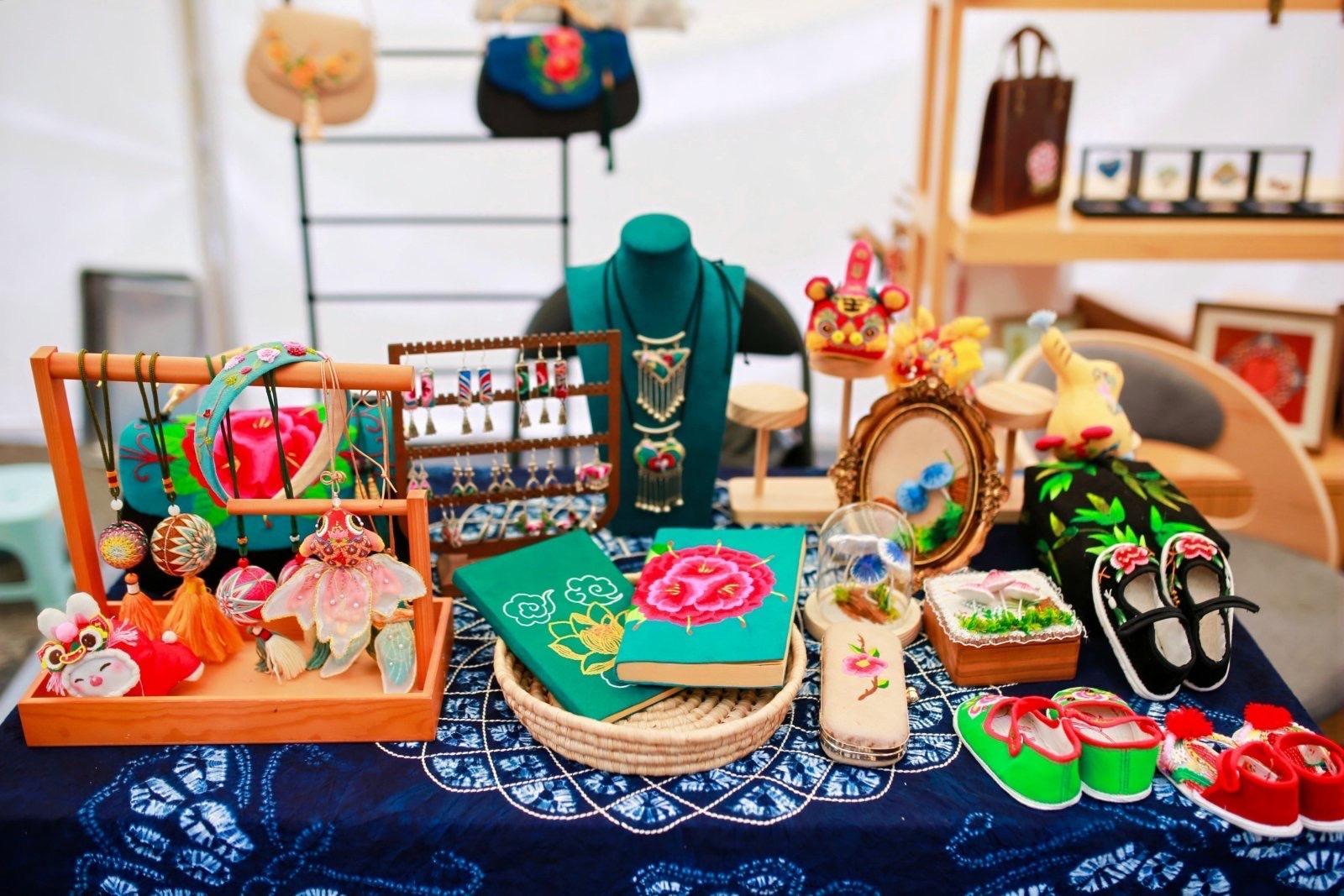 “楚雄彝繡”圖形集體商標(biāo)獲核準(zhǔn)注冊(cè)