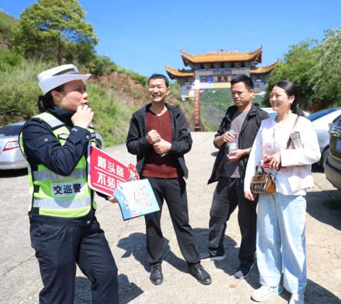 江西遂川：交通安全宣傳進(jìn)景區(qū)